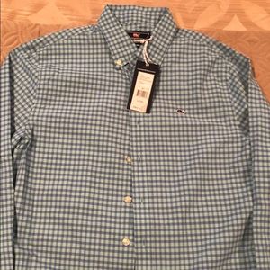 Vineyard vines button down shirt